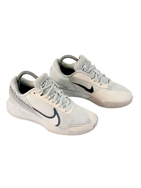 Nike Air Zoom Vapor Pro 2 HC
Womens Hard Court Tennis
Shoes, Size 8